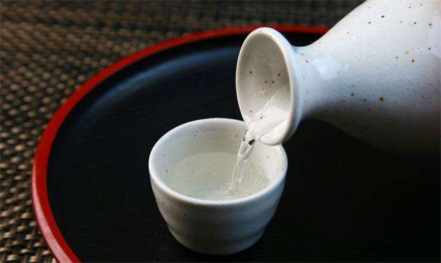 口感對(duì)比：綿竹大曲和尖莊哪個(gè)好喝？