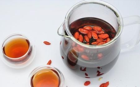 枸杞泡酒怎么喝？一天兩次，多喝容易上火