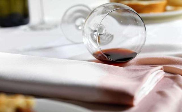 衣服弄上紅酒漬怎么辦？這些小妙招學(xué)起來