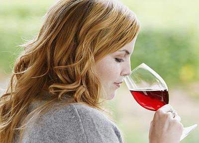月經(jīng)時(shí)喝紅酒可以嗎？經(jīng)期喝紅酒有什么危害？