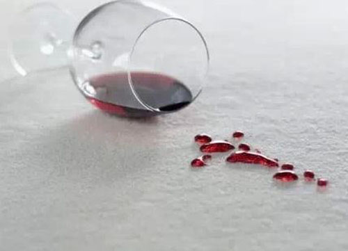 假紅酒的特點(diǎn)是什么？如何鑒定假紅酒？