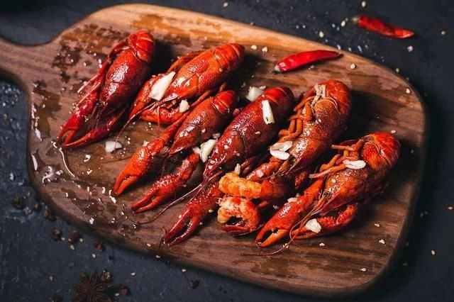 小龍蝦搭配紅酒的方法是什么？不同口味小龍蝦的紅酒搭配方法