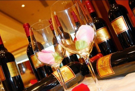 婚禮紅酒一般什么價位？婚禮紅酒100-300一瓶比較合適