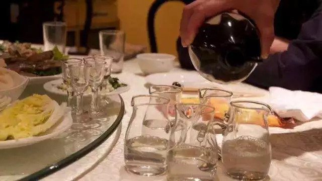 白酒帶點(diǎn)苦味是好酒嗎？白酒有苦味是怎么回事？