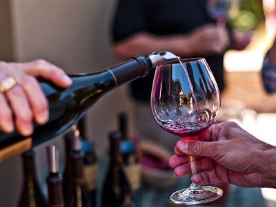 怎么品紅酒？從紅酒的顏色、氣味、口感品鑒葡萄酒