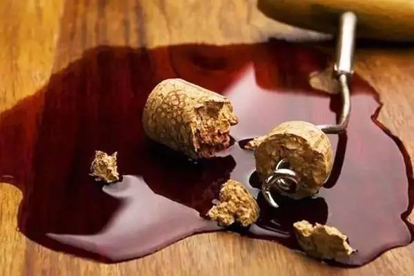 紅酒木塞發(fā)霉是什么原因？紅酒木塞發(fā)霉了還能喝嗎？