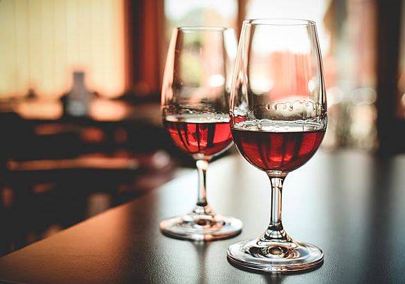 紅酒為什么要搖杯？什么紅酒不需要搖杯？