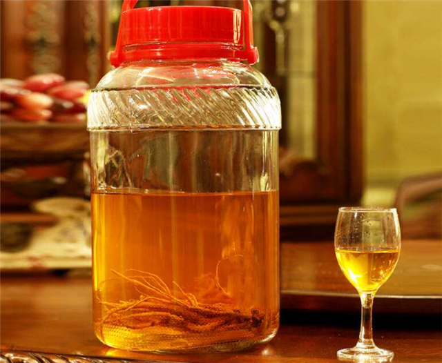 東北的養(yǎng)生酒有哪些？東北蒙系列人參高粱酒，三鞭王保健酒很好！