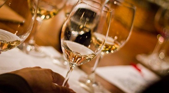 白葡萄酒需要放冰箱保存嗎？白葡萄酒放冰箱冷藏好嗎？