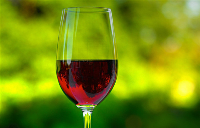 香檳可以加兌其他飲料一起喝么？香檳是直接喝還是兌飲料？
