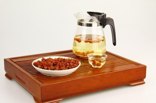 紅酒泡枸杞有什么功效，紅酒泡枸杞美容養(yǎng)顏