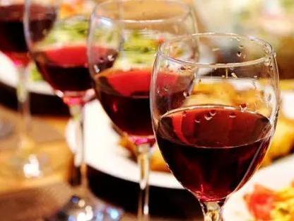 牛奶和紅酒可以一起喝嗎？牛奶和紅酒可以一起喝