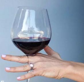 紅酒喝多少最好？男女適宜飲用的紅酒量分別是多少？