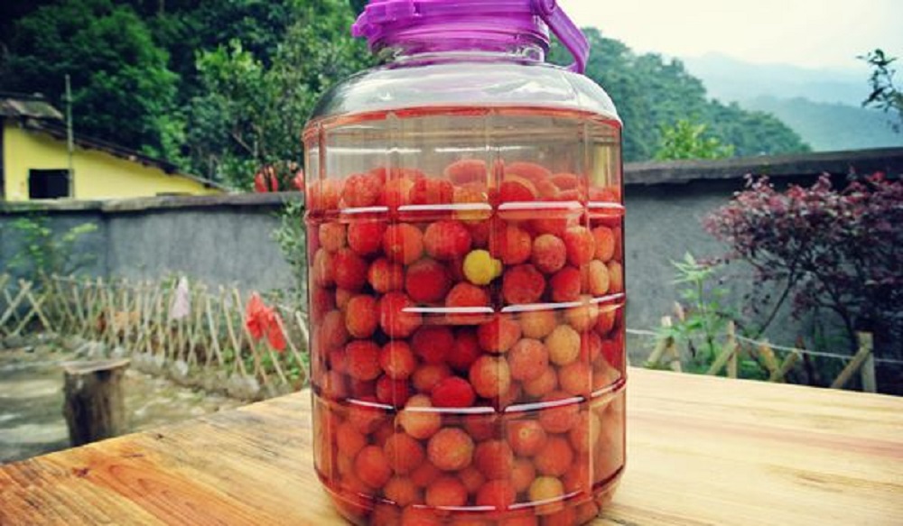楊梅酒什么季節(jié)喝最好？夏天喝楊梅酒有什么好處？