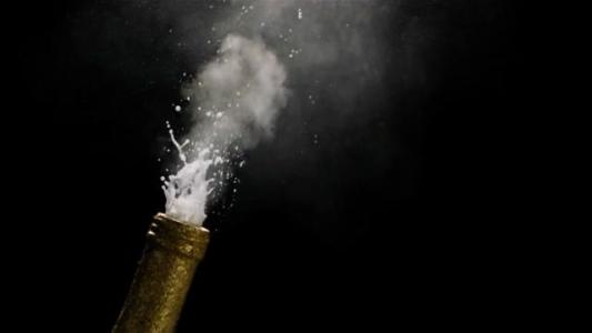 開香檳怎么噴涌而出