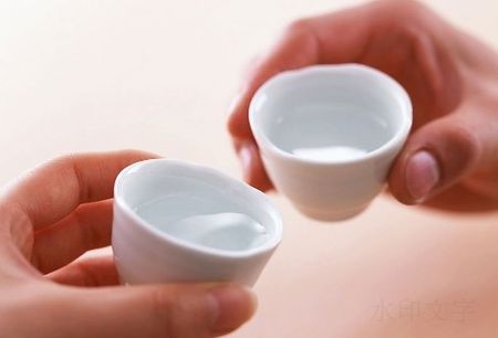 喝酒碰杯起源于什么？酒過三巡是什么意思？