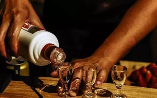 醬香酒是怎么釀出來的？如何鑒別醬香酒？