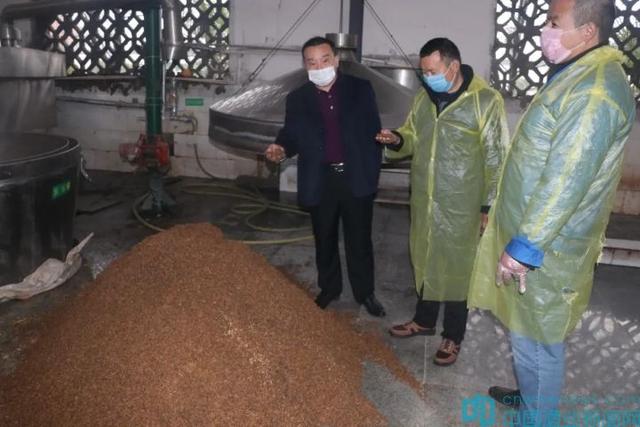 河南朗陵酒業(yè)復(fù)工復(fù)產(chǎn)：加大生產(chǎn)力度，力爭(zhēng)降低疫情造成的損失