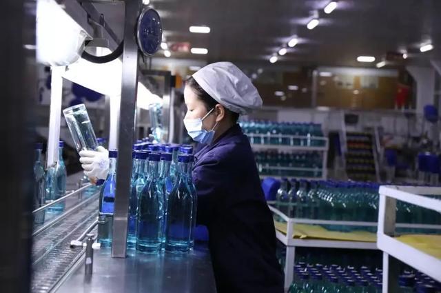 黃鶴樓的復工復產，是湖北酒業(yè)全面復工復產的重大標志