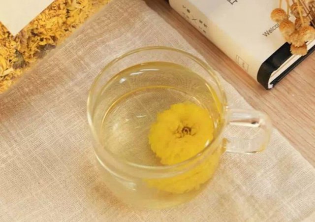 解酒喝什么茶葉才有效，菊花茶是不錯(cuò)的選擇
