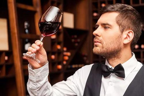 找熟人買酒靠譜嗎？為什么找熟人買酒反而更貴呢？