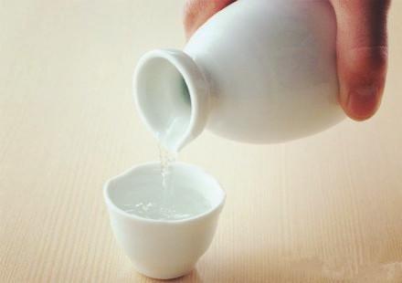 濃香型白酒的香味是什么樣的？濃香型白酒有什么特色？