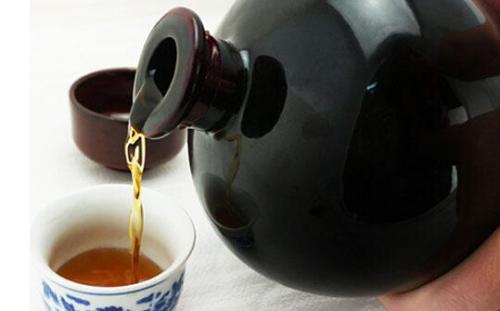 黃酒變酸以后可以當(dāng)做醋嗎？黃酒變酸以后不能繼續(xù)使用。