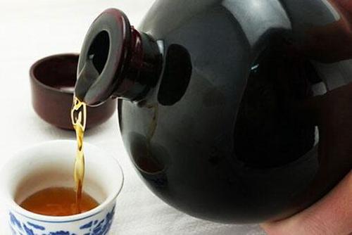 血糖偏高的人可以喝黃酒嗎？血糖偏高的人喝黃酒有什么注意事項(xiàng)？