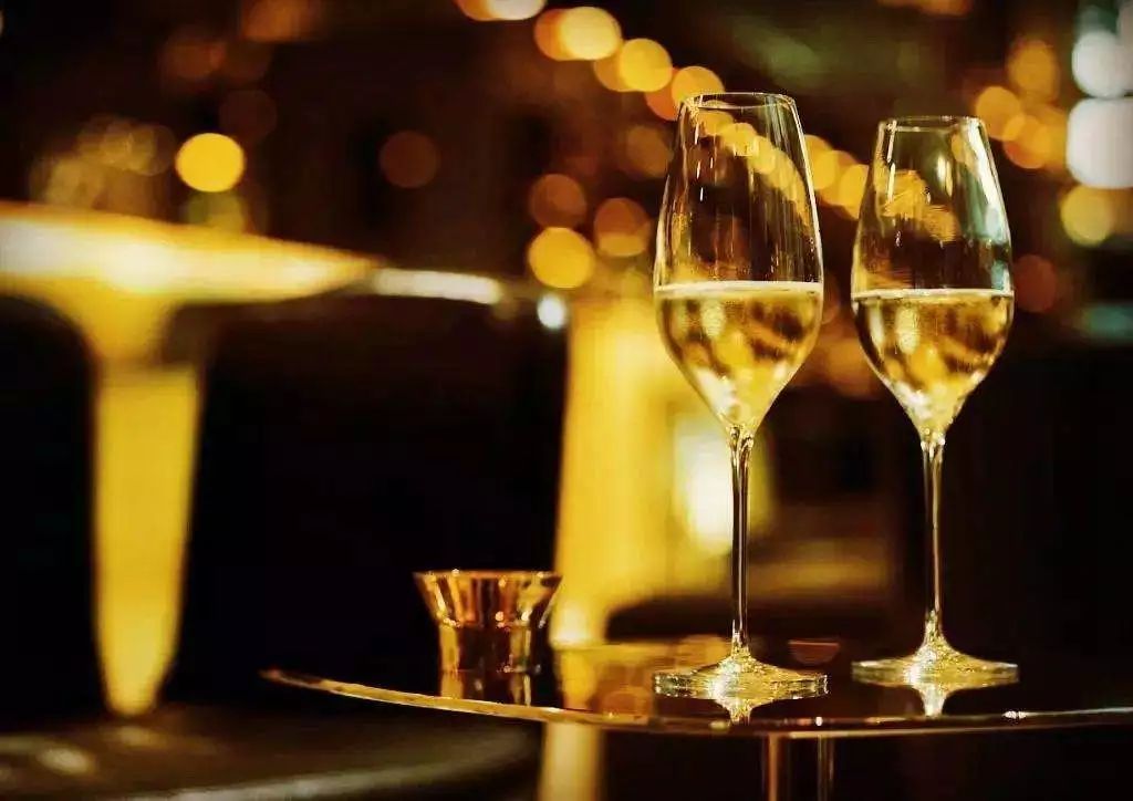 白葡萄酒需要醒酒嗎？什么情況下要醒酒