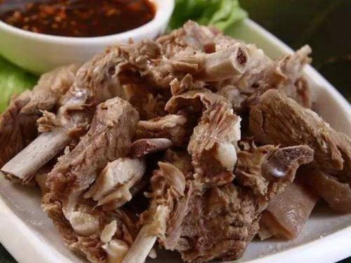吃羊肉可以喝啤酒嗎？吃羊肉應(yīng)該喝什么酒？