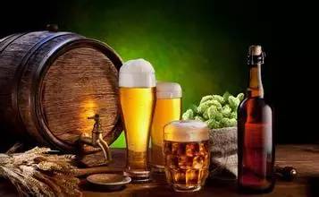 喝啤酒對(duì)人的身體有什么好處