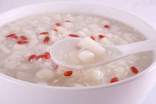米酒煮無花果可以下奶嗎？產(chǎn)婦吃酒釀下奶危害多。