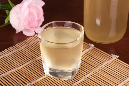 米酒變紅了還能吃嗎？可以放冰箱嗎？
