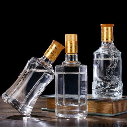 幾十塊的白酒和上萬(wàn)元的白酒有什么區(qū)別？幾十塊的白酒可以喝嗎？