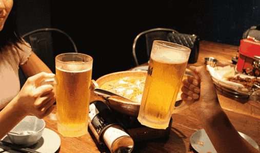 白酒和啤酒哪一個(gè)更傷肝？長期大量飲酒有什么危害？