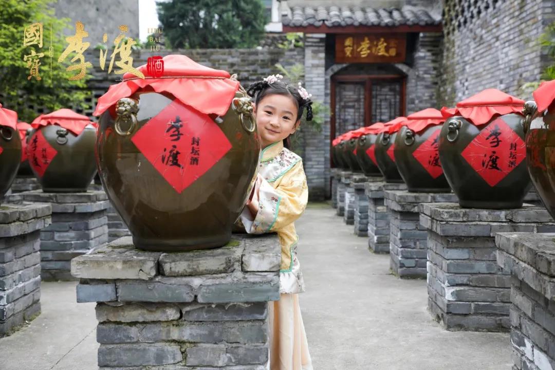 全古裝進(jìn)酒莊、粉絲穿越，李渡能否變身中國(guó)白酒橫店？