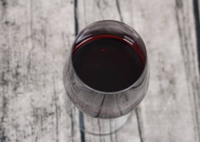 紅酒可以放冰箱嗎？紅酒不建議放冰箱保存