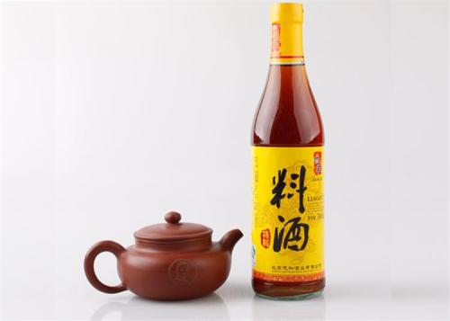 可以用白酒替代料酒嗎？吃了料酒做的菜會(huì)被酒駕嗎？