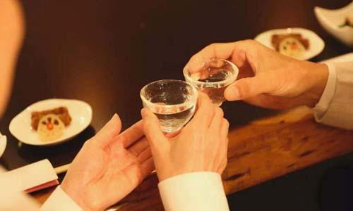 存放二十年的白酒還可以喝嗎？為什么陳年白酒比較好喝？