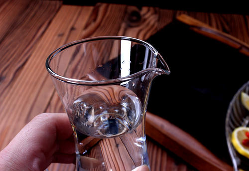 為什么醬香酒低度白酒比較少？什么樣的白酒可以降度？