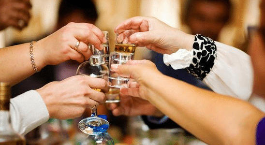 白酒不能和什么一起喝？喝白酒有哪些禁忌？