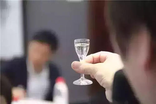 坐地鐵可以帶白酒嗎？坐地鐵可以帶多少白酒？
