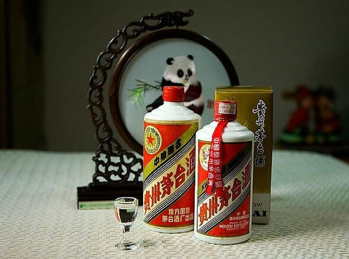 茅臺老酒是多少年的酒？茅臺老酒是5年以上的酒。