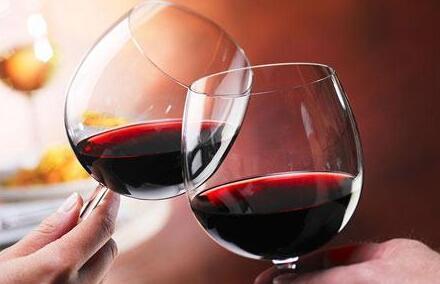 干紅葡萄酒應(yīng)該怎么喝？干紅葡萄酒搭配什么好？