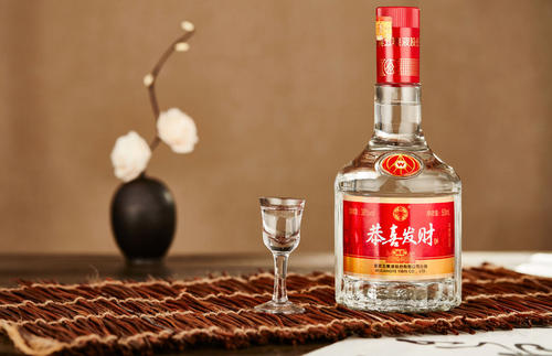 五糧液和瀘州老窖有什么區(qū)別？如何鑒別瀘州老窖真假？