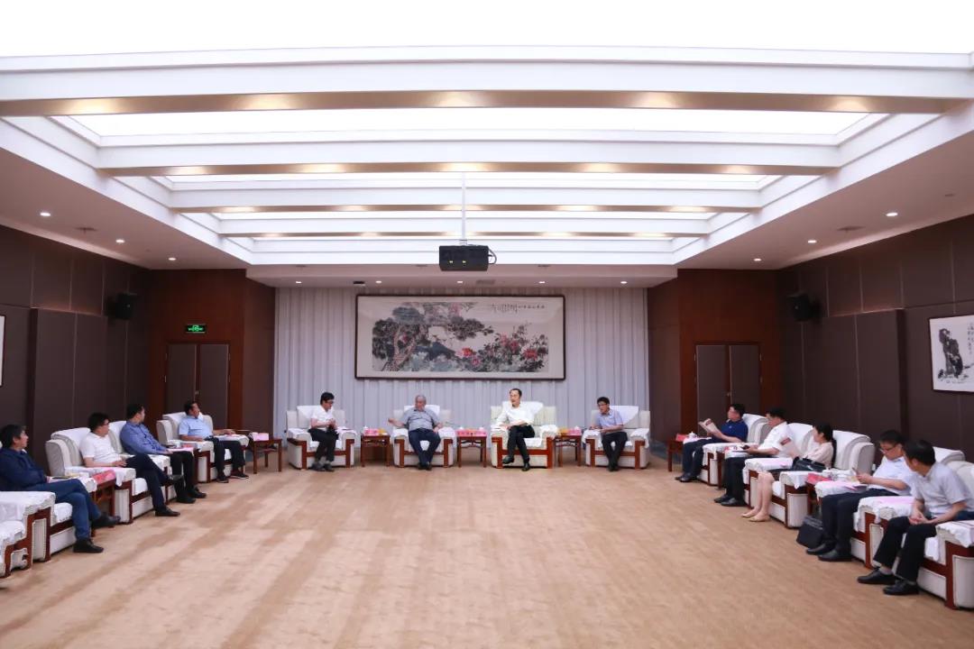 茅臺(tái)集團(tuán)與中國酒類流通協(xié)會(huì)、北京糖酒集團(tuán)座談