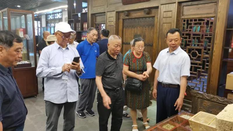 崇州籍西南師大同學(xué)聚會(huì)金盆地