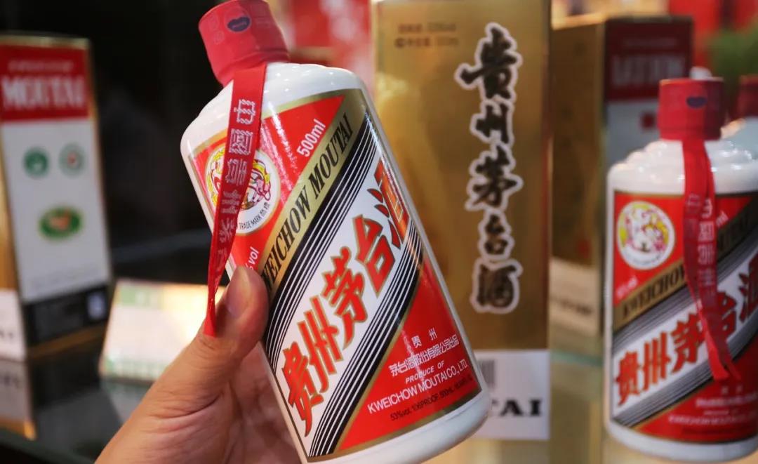 貴州茅臺1688元漲停，飛天茅臺批發(fā)價2480一瓶，市值一天波動頂上一個瀘州老窖