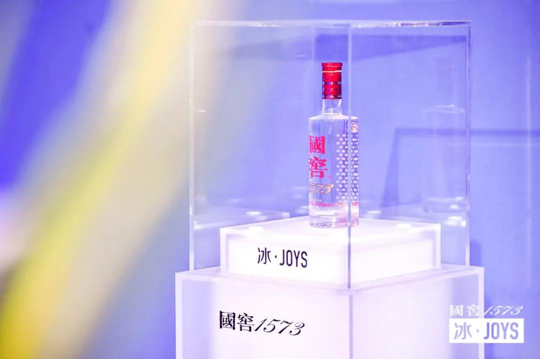 冰火碰撞再升級？這一次瀘州老窖用34場快閃回答