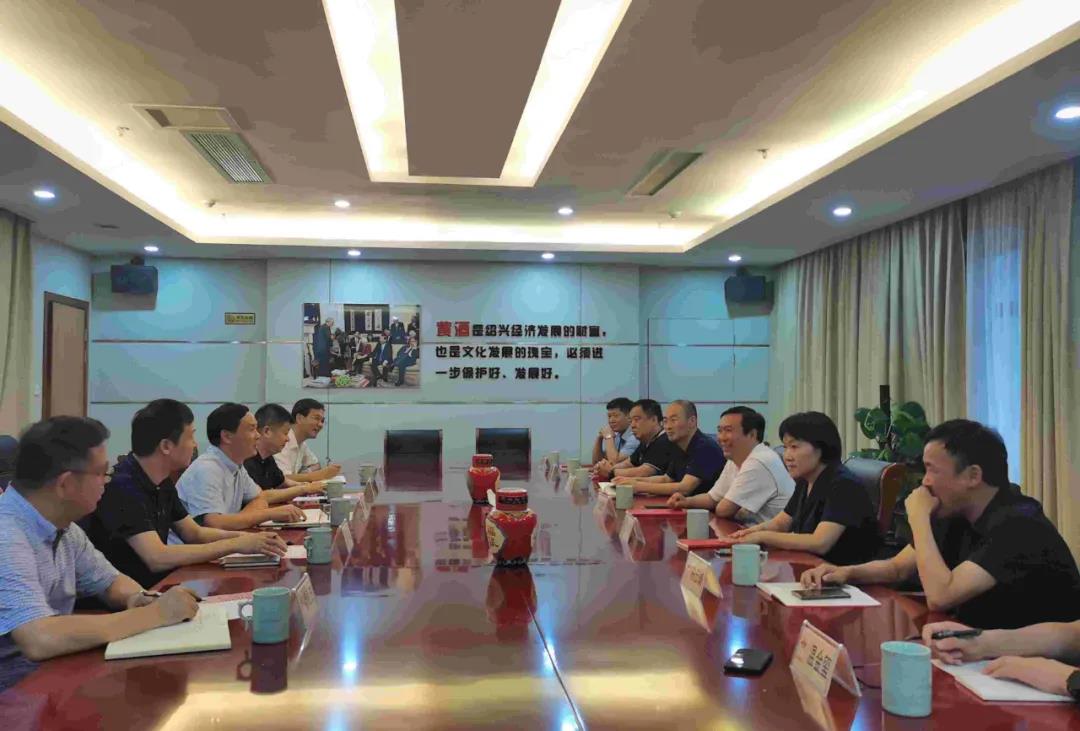 河南南陽鎮(zhèn)平縣黨政代表團(tuán)一行參觀考察黃酒集團(tuán)